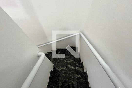Escada para os Quartos de casa de condomínio à venda com 3 quartos, 120m² em Vila Aurora (zona Norte), São Paulo