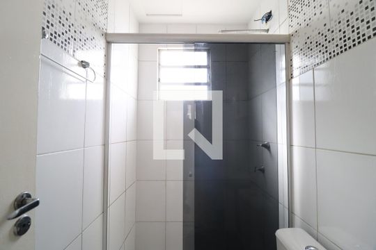 Banheiro Social de apartamento para alugar com 2 quartos, 45m² em Chácaras Tubalina E Quartel, Uberlândia