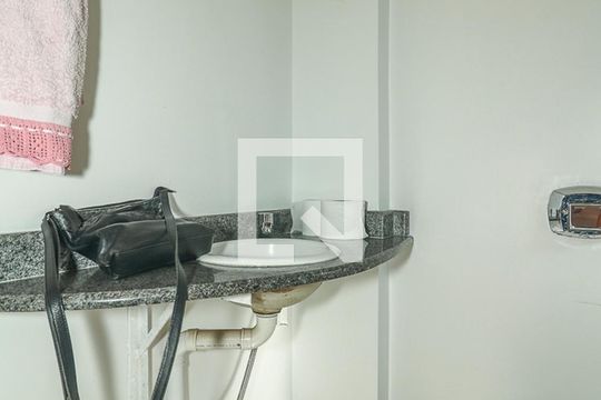 Banheiro Social 2 de apartamento à venda com 3 quartos, 239m² em Petrópolis, Porto Alegre
