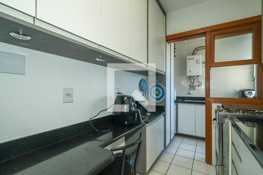 Cozinha  de apartamento à venda com 3 quartos, 239m² em Petrópolis, Porto Alegre