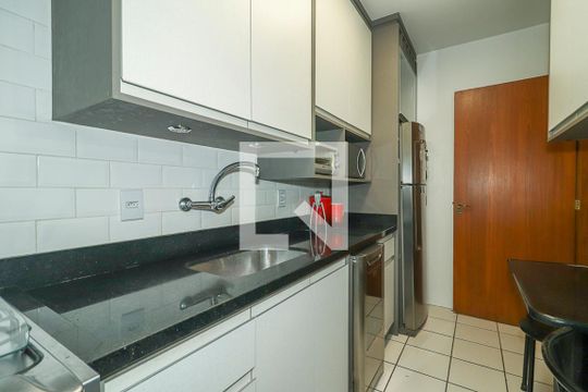 Cozinha  de apartamento à venda com 3 quartos, 239m² em Petrópolis, Porto Alegre