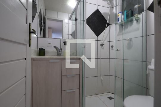 Banheiro de apartamento à venda com 2 quartos, 40m² em Mato Grande, Canoas