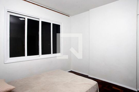 Quarto de apartamento à venda com 1 quarto, 57m² em Centro Histórico, Porto Alegre