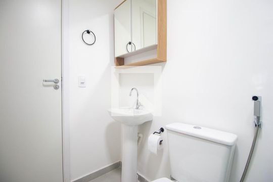 Banheiro de apartamento à venda com 1 quarto, 25m² em Jardim das Acacias, São Paulo