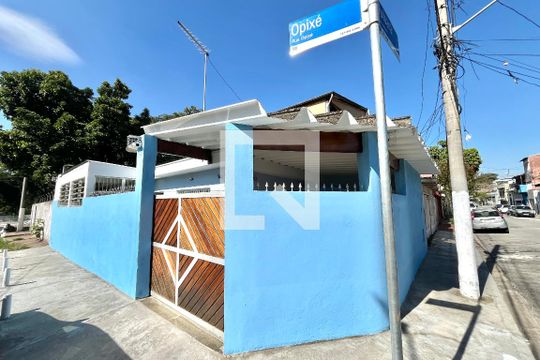 Fachada de casa à venda com 2 quartos, 120m² em Vila Guarani (zona Sul), São Paulo