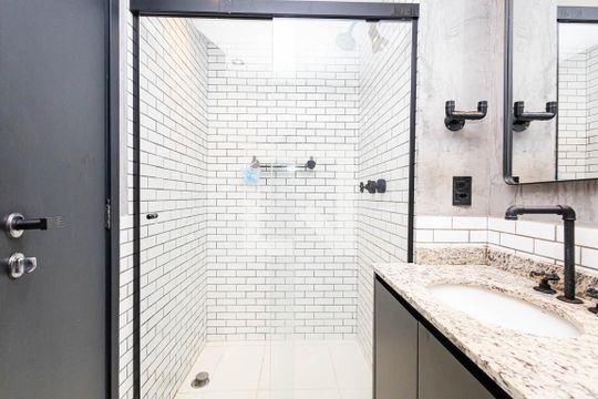 Banheiro de kitnet/studio à venda com 1 quarto, 50m² em Bela Vista, São Paulo