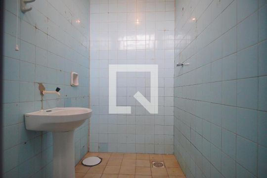 Banheiro de kitnet/studio para alugar com 1 quarto, 38m² em Guarani, Novo Hamburgo