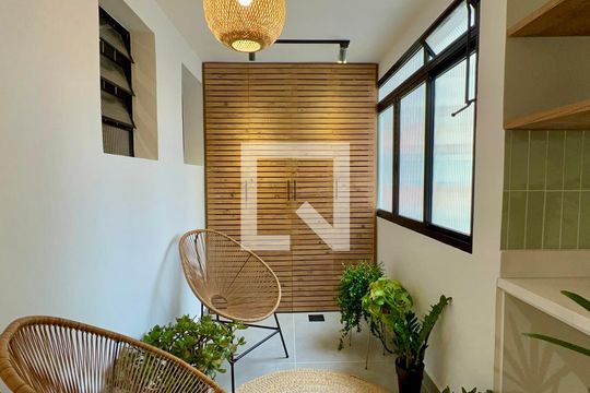 Sala de apartamento para alugar com 2 quartos, 86m² em Pinheiros, São Paulo