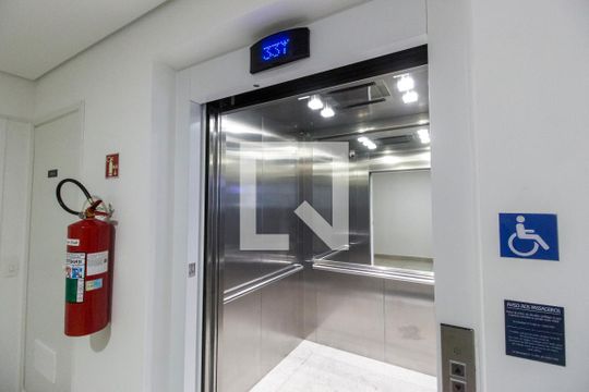 Área comum de apartamento para alugar com 2 quartos, 69m² em Alphaville Empresarial, Barueri