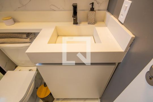 Banheiro de apartamento à venda com 1 quarto, 30m² em Km 18, Osasco