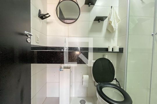 Banheiro de apartamento para alugar com 1 quarto, 30m² em Jardim da Gloria, São Paulo