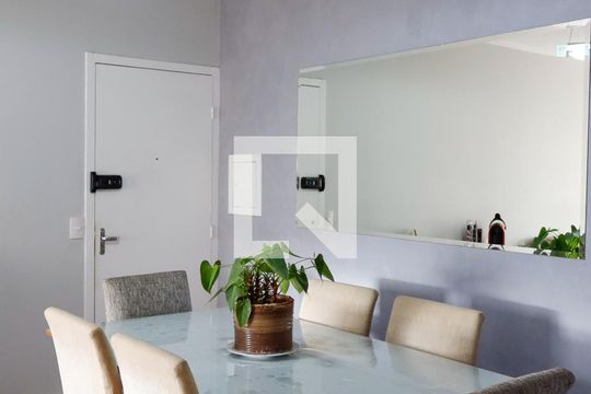 Sala de apartamento para alugar com 2 quartos, 60m² em Piratininga, Osasco