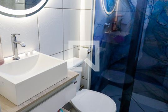 Banheiro de apartamento para alugar com 2 quartos, 60m² em Piratininga, Osasco