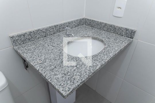 Banheiro de apartamento à venda com 1 quarto, 27m² em Campo Belo, São Paulo