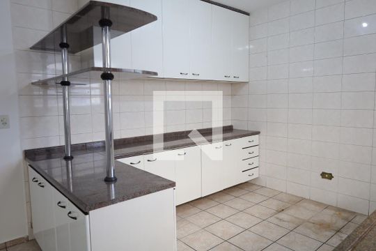 Cozinha de casa para alugar com 3 quartos, 250m² em Vila Sao Pedro, São Paulo