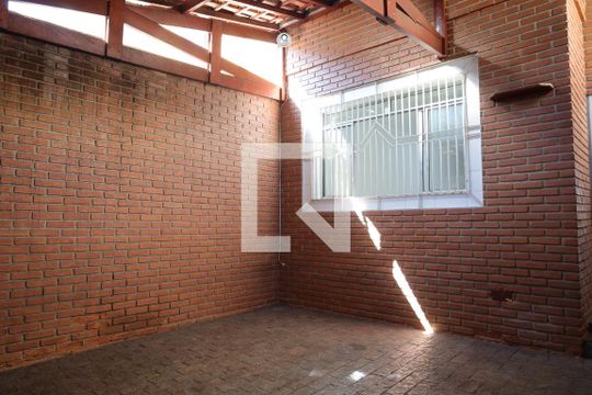 Garagem de casa para alugar com 3 quartos, 250m² em Vila Sao Pedro, São Paulo
