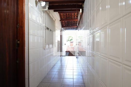 Corredor de casa para alugar com 3 quartos, 250m² em Vila Sao Pedro, São Paulo