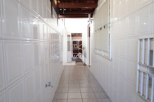 Corredor de casa para alugar com 3 quartos, 250m² em Vila Sao Pedro, São Paulo
