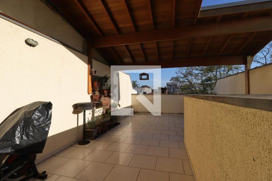 Cobertura - Quintal de apartamento para alugar com 2 quartos, 68m² em Jardim das Maravilhas, Santo André