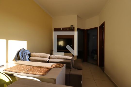 Sala de apartamento para alugar com 2 quartos, 68m² em Jardim das Maravilhas, Santo André