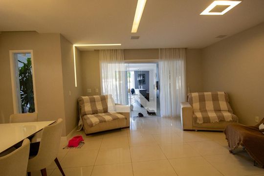 Sala de casa de condomínio à venda com 5 quartos, 374m² em Barra da Tijuca, Rio de Janeiro