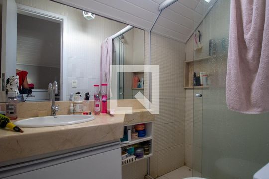 Banheiro da Suíte 1 de casa de condomínio à venda com 5 quartos, 374m² em Barra da Tijuca, Rio de Janeiro