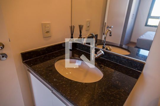 Banheiro Social de kitnet/studio para alugar com 1 quarto, 25m² em Mirandópolis, São Paulo
