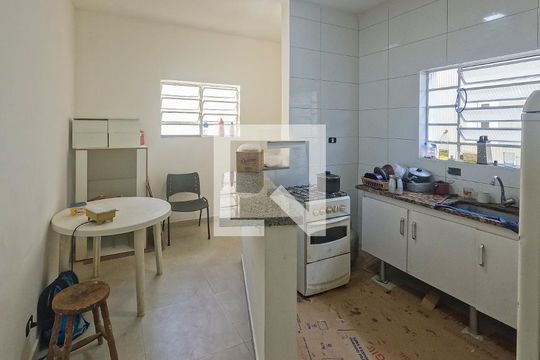 Cozinha de casa de condomínio para alugar com 2 quartos, 64m² em Vila Pereira Cerca, São Paulo