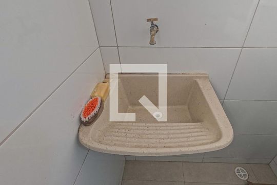 Casa de Condomínio para alugar com 2 quartos, 64m² em Vila Pereira Cerca, São Paulo