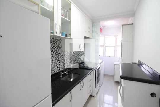 Cozinha de apartamento à venda com 2 quartos, 54m² em Vila Pita, São Paulo