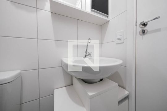 Banheiro de apartamento para alugar com 2 quartos, 37m² em Cidade Antônio Estêvão de Carvalho, São Paulo