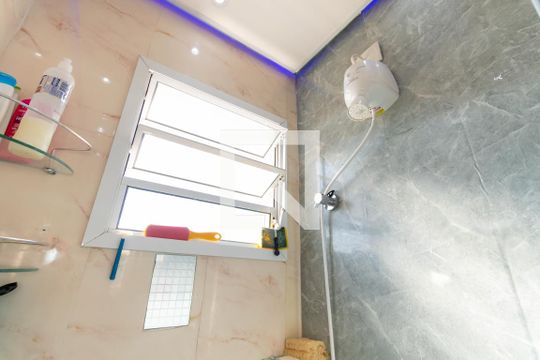 Banheiro de apartamento para alugar com 2 quartos, 34m² em Vila Antonieta, São Paulo
