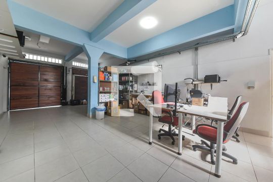 Garagem de casa à venda com 3 quartos, 190m² em Vila Gumercindo, São Paulo