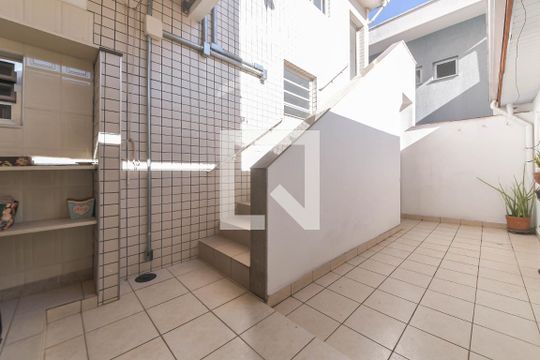 Quintal de casa à venda com 3 quartos, 190m² em Vila Gumercindo, São Paulo