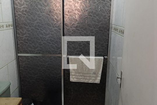 Banheiro de casa à venda com 2 quartos, 95m² em Partenon, Porto Alegre