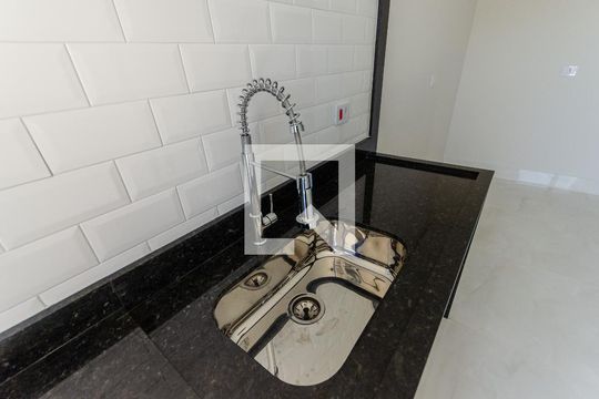 Cozinha de casa à venda com 3 quartos, 145m² em Parque Maria Domitila, São Paulo