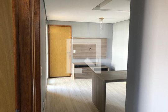 Sala de apartamento para alugar com 2 quartos, 45m² em Jardim Isis, Cotia