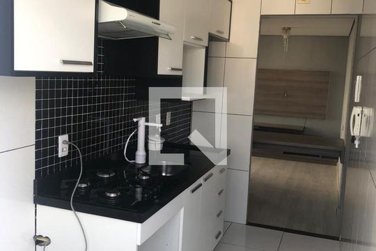 Cozinha de apartamento para alugar com 2 quartos, 45m² em Jardim Isis, Cotia