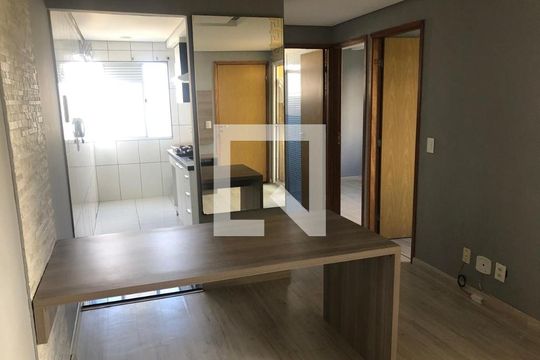 Sala de apartamento para alugar com 2 quartos, 45m² em Jardim Isis, Cotia