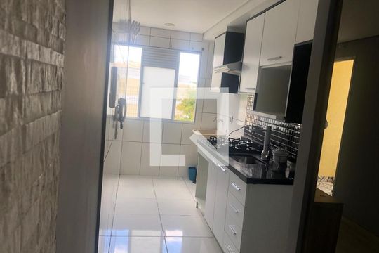 Cozinha de apartamento para alugar com 2 quartos, 45m² em Jardim Isis, Cotia