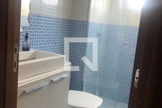 Banheiro de apartamento para alugar com 2 quartos, 45m² em Jardim Isis, Cotia