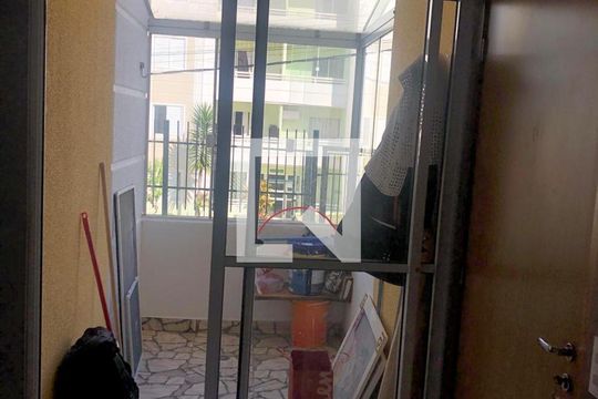 Sala de apartamento para alugar com 2 quartos, 45m² em Jardim Isis, Cotia