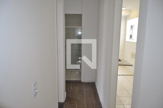 Corredor de apartamento para alugar com 2 quartos, 44m² em Engenho Novo, Rio de Janeiro