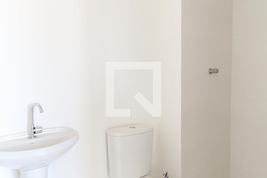 Banheiro de apartamento para alugar com 2 quartos, 33m² em Fazenda Aricanduva, São Paulo