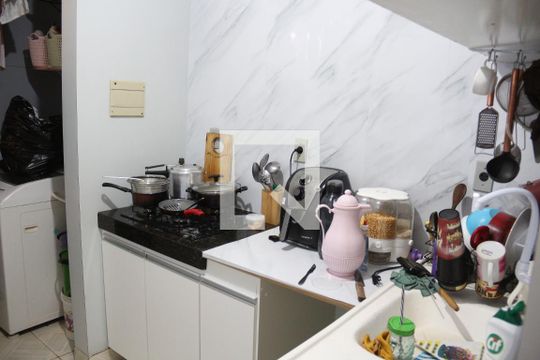 Cozinha de apartamento à venda com 3 quartos, 63m² em Diamante, Belo Horizonte