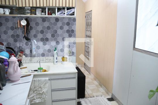 Cozinha de apartamento à venda com 3 quartos, 63m² em Diamante, Belo Horizonte