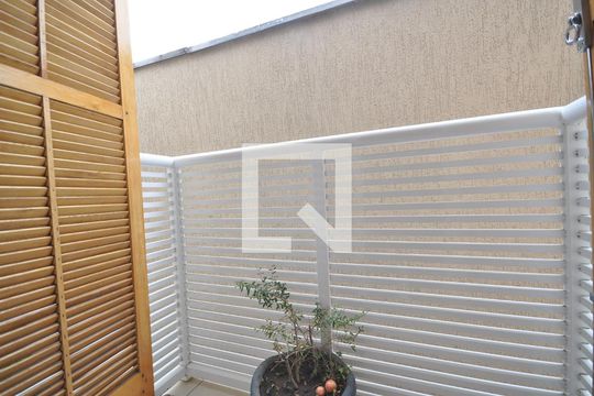 Sacada da Suíte 2 de casa à venda com 3 quartos, 150m² em Vila Constança, São Paulo
