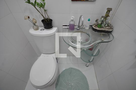 Banheiro de serviço de casa à venda com 3 quartos, 150m² em Vila Constança, São Paulo