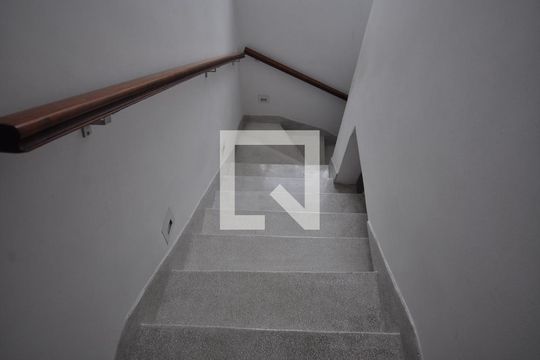 Escada de casa à venda com 3 quartos, 150m² em Vila Constança, São Paulo