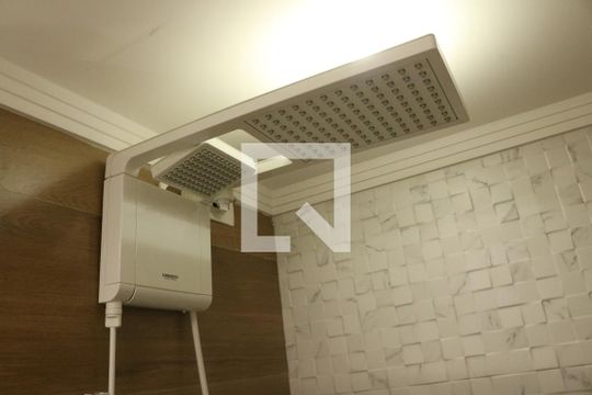 Banheiro de apartamento à venda com 2 quartos, 38m² em  Barra Funda, São Paulo